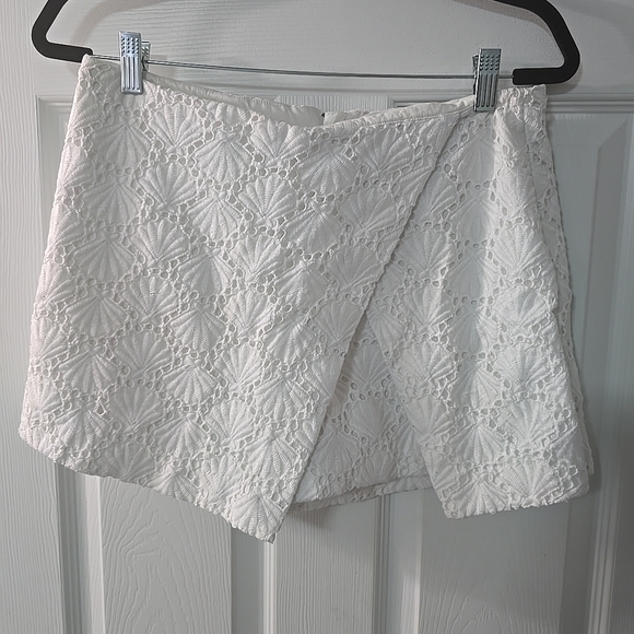 Lilly Pulitzer Marii Skort White Seashell Eyelet Size 6 Front Slit Preppy - Picture 1 of 5